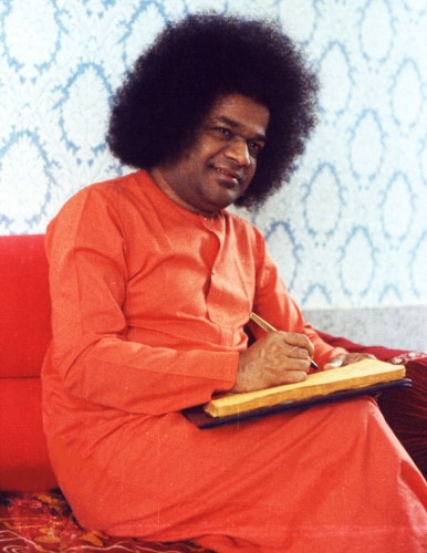 Sathya Sai Baba.jpg