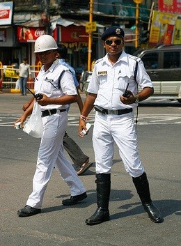 Inde,Kolkata,policier,circulation,uniforme,blanc,bretelles