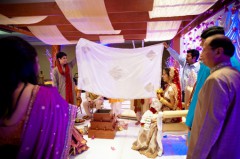 inde,mariage,mariage arrangé,mariage forcé,mariage d’amour,rites,cérémonies,rituels,divorce,drap,mehndi,henné,baraat,sexe,incompatibilité,contrat,petites annonces,entremetteur,nayan,astrologues,horoscope,épouser un arbre,épouser un pot,bon augure,date