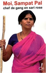 Moi, Sampat Pal, chef de gang en sari rose.jpg